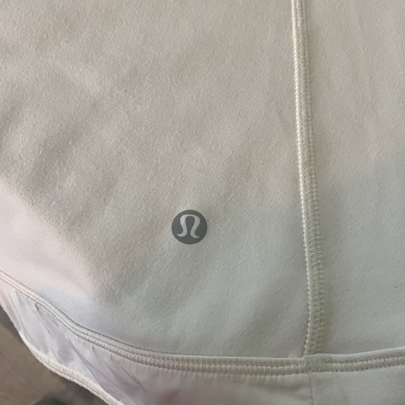 LULULEMON sx 6 cream fitted vest w/tuck away toggled closed hood w/ponytail slit - Picture 9 of 11
